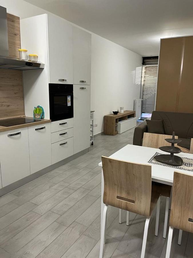 Einaudi Apartment Cologno Monzese Luaran gambar